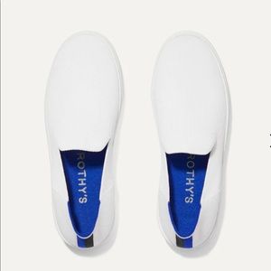 SOLD 💚White Rothy’s Slip Ons